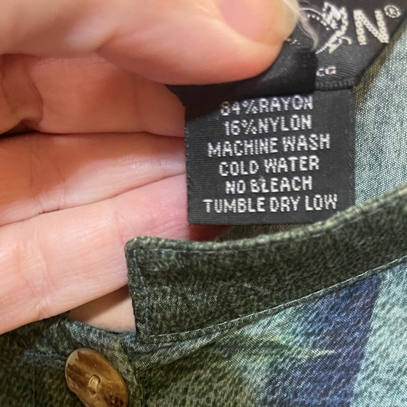 Citron butterfly flower button down blouse novelty print 1X split sleeve - Picture 8 of 10